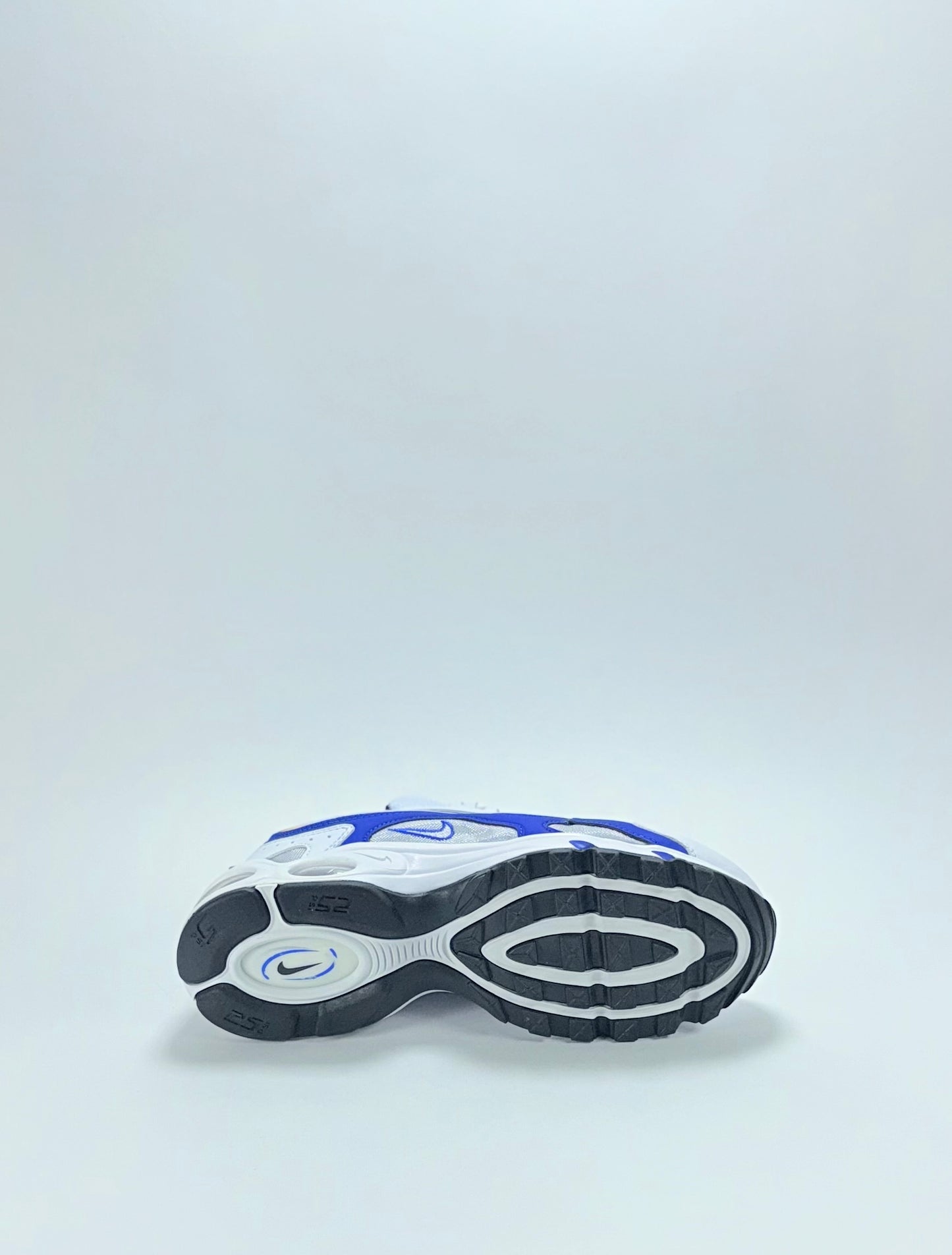 Nike Tailwind 2