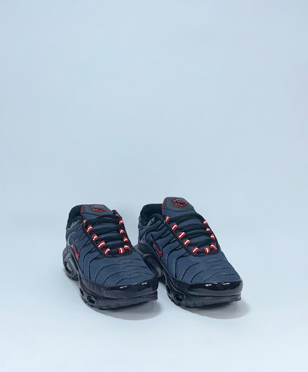 Nike TN Gris Negra Roja