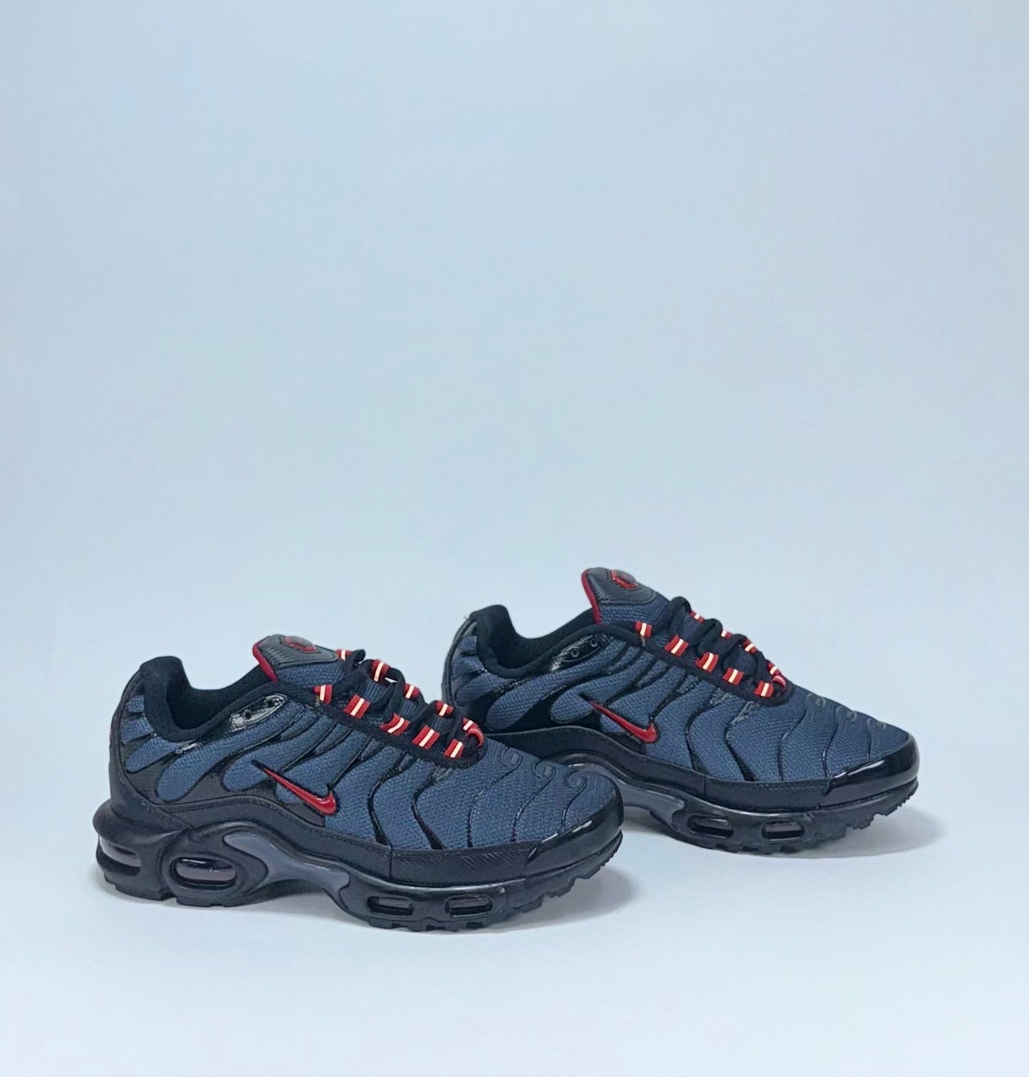 Nike TN Gris Negra Roja
