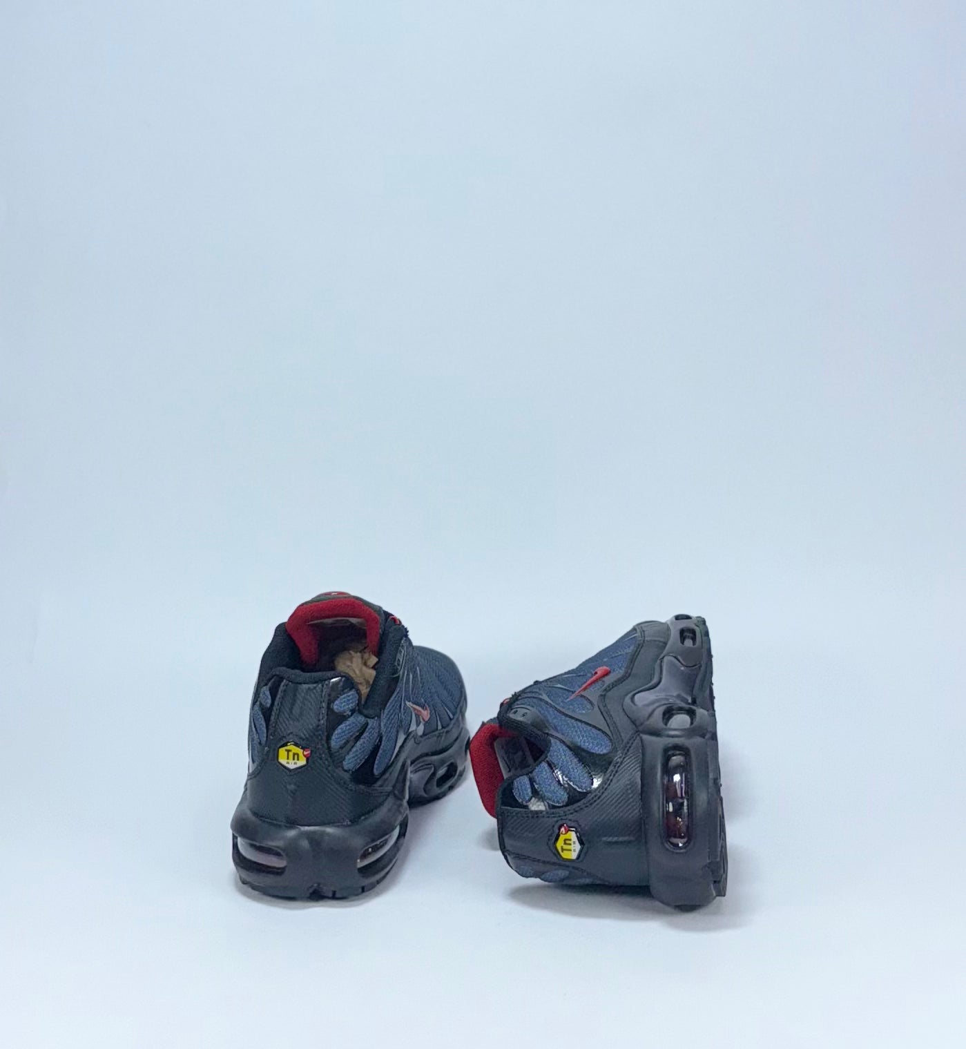 Nike TN Gris Negra Roja