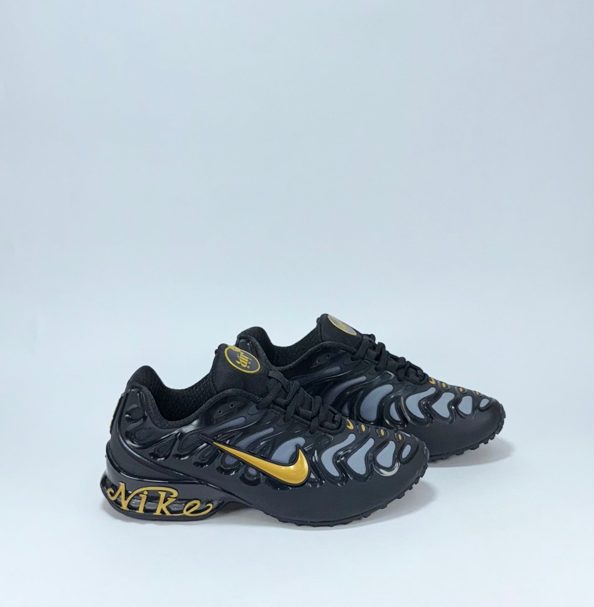 Nike 720 negras y doradas sales
