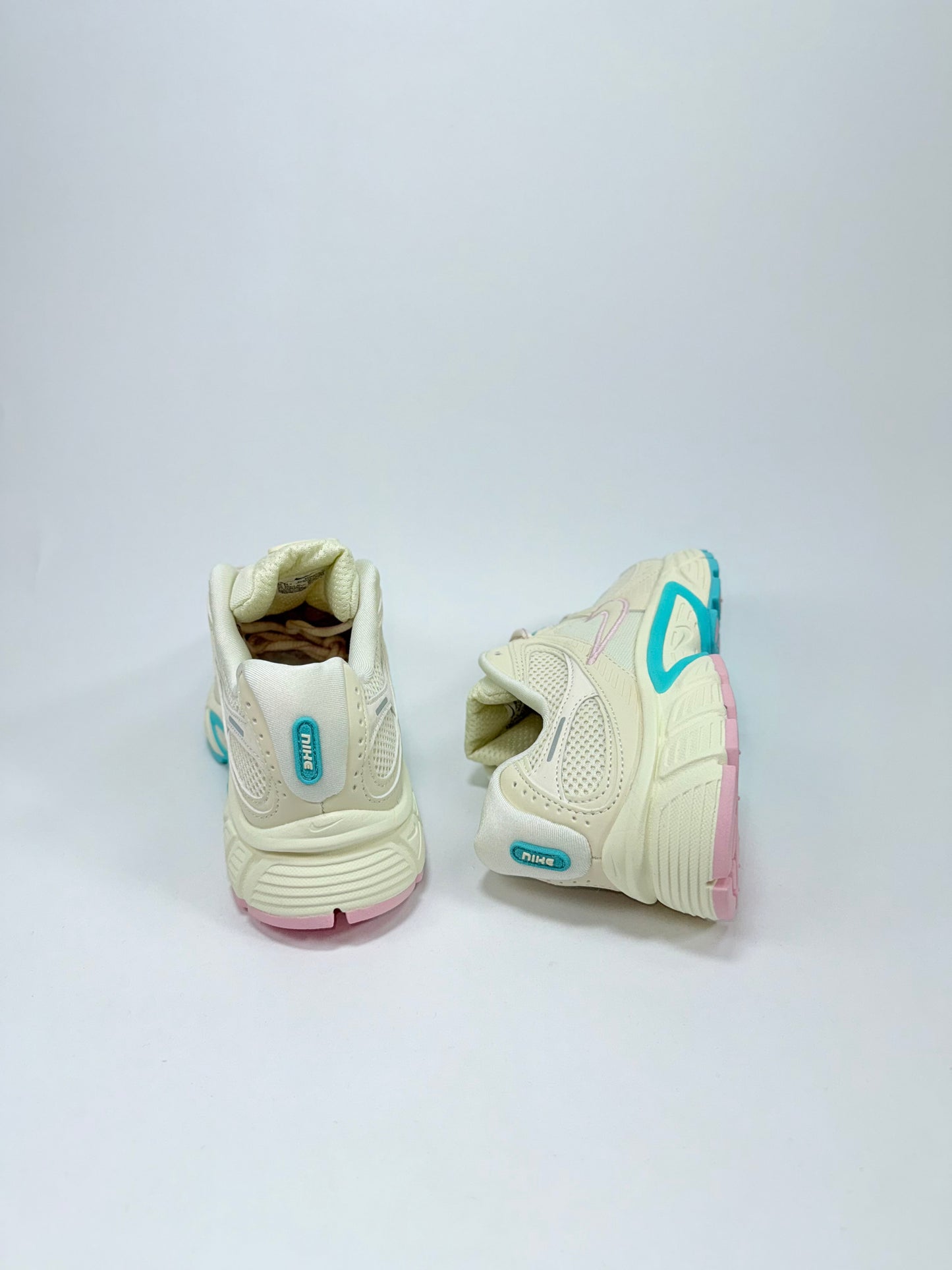 Nike Vomero Beige Azul