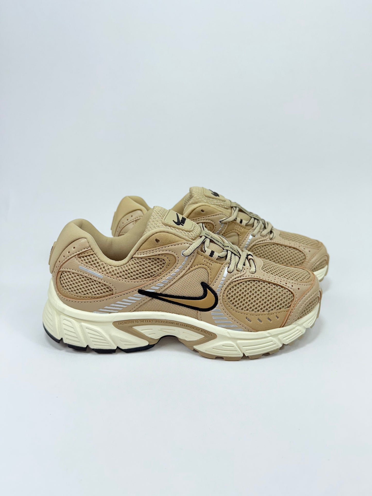 Nike Vomero Beige Negra