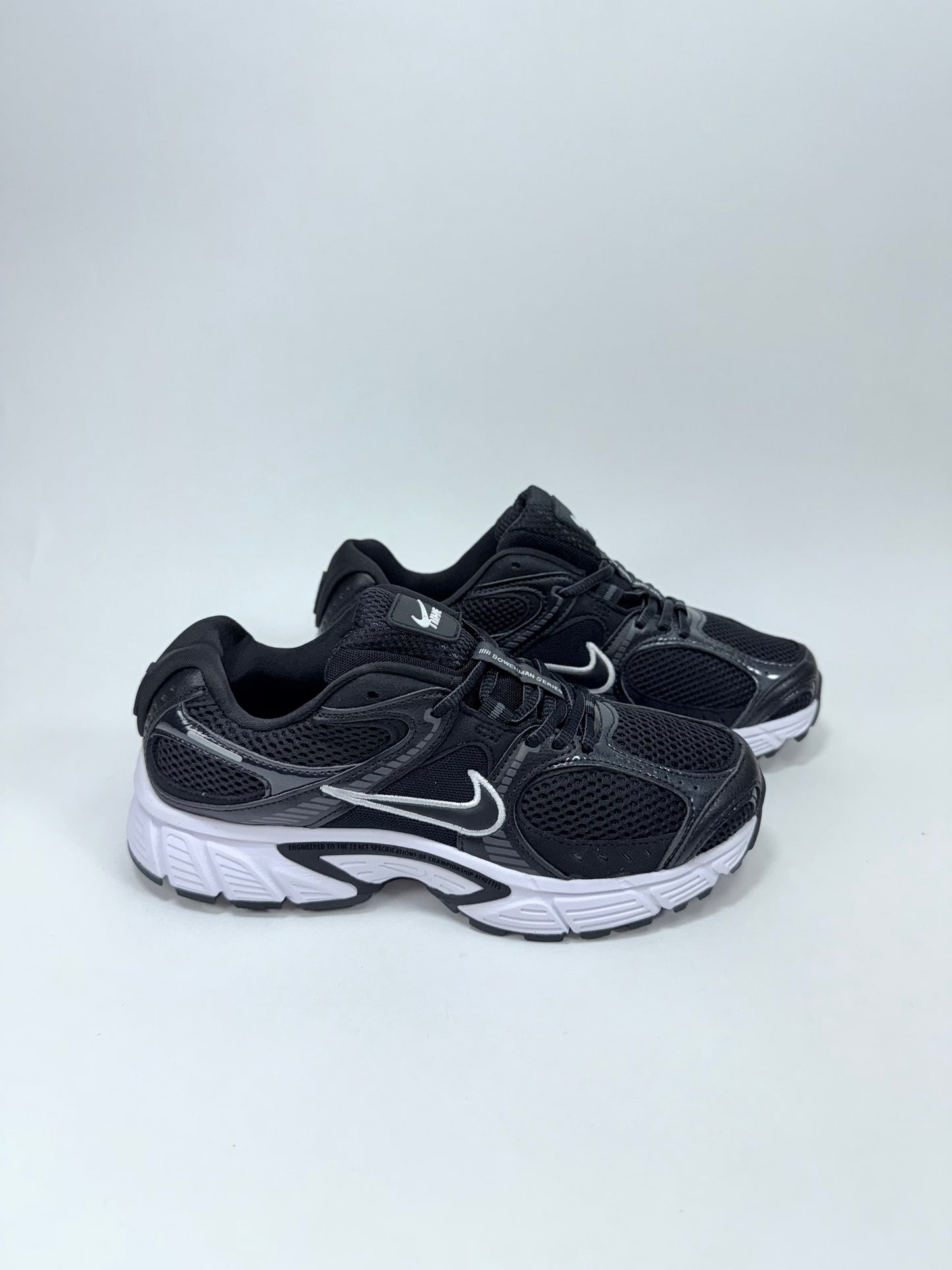 Nike Vomero Negra Blanca