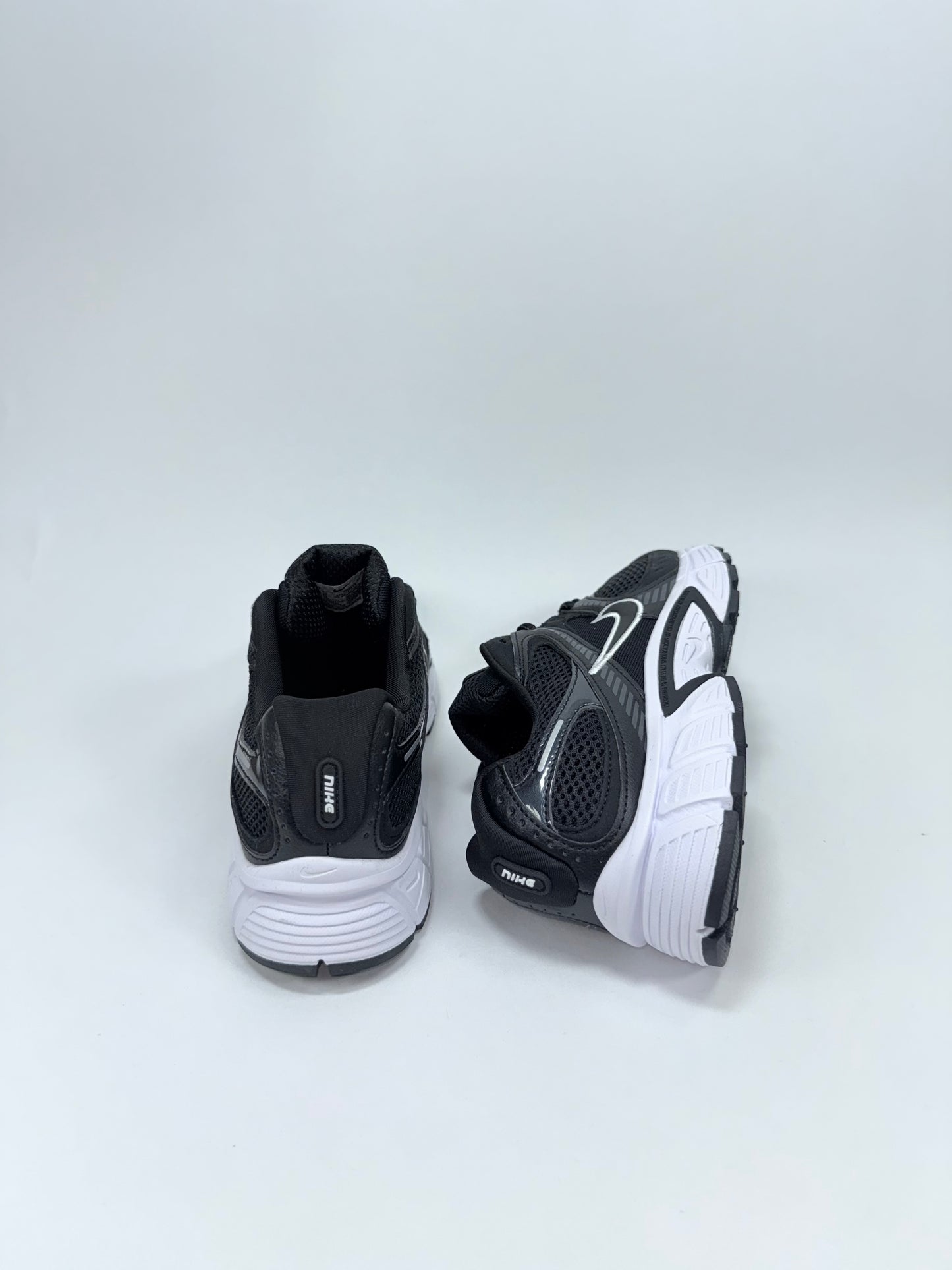 Nike Vomero Negra Blanca