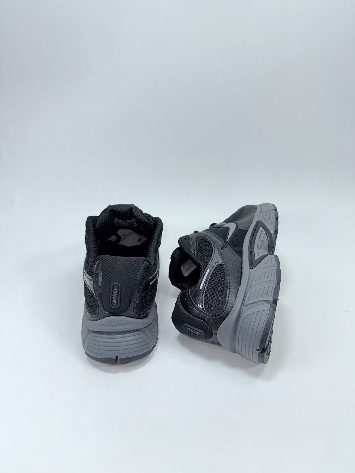 Nike Vomero Negra Gris
