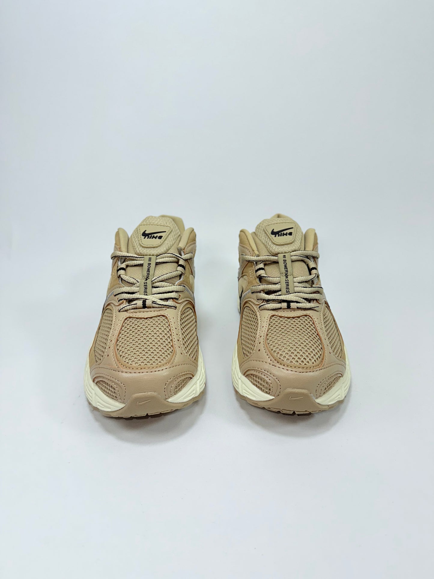 Nike Vomero Beige Negra