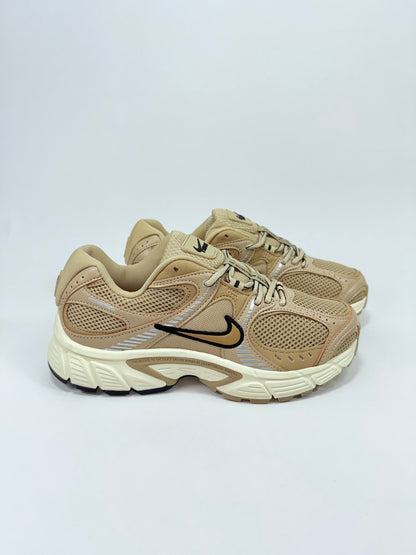 Nike Vomero Beige Negra