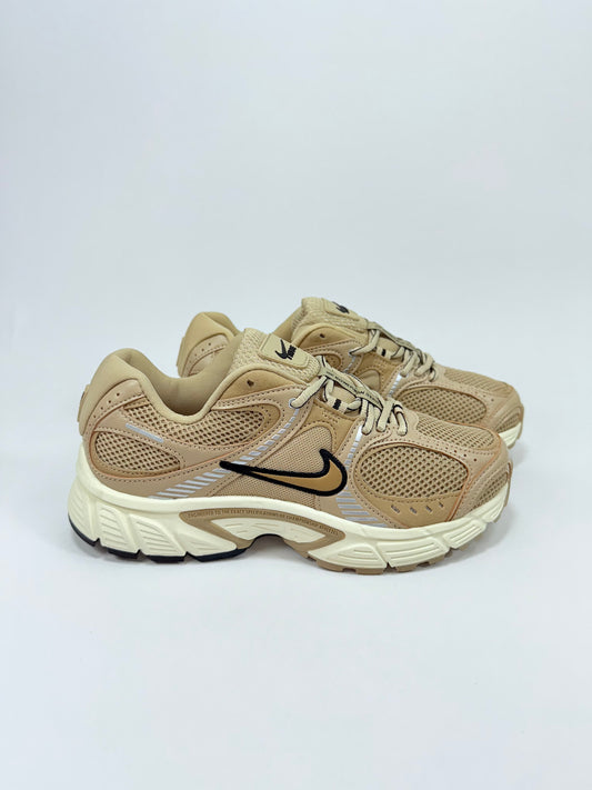 Nike Vomero Beige Negra