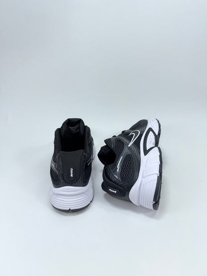 Nike Vomero Negra Blanca