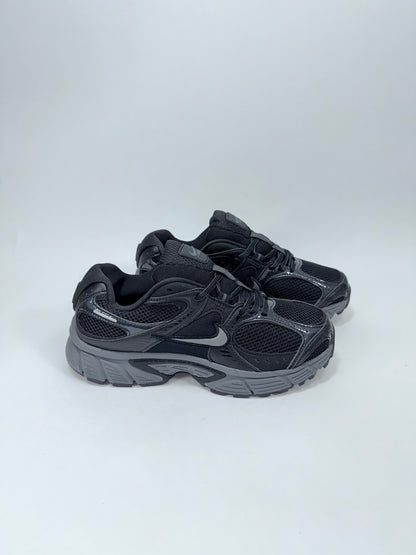 Nike Vomero Negra Gris